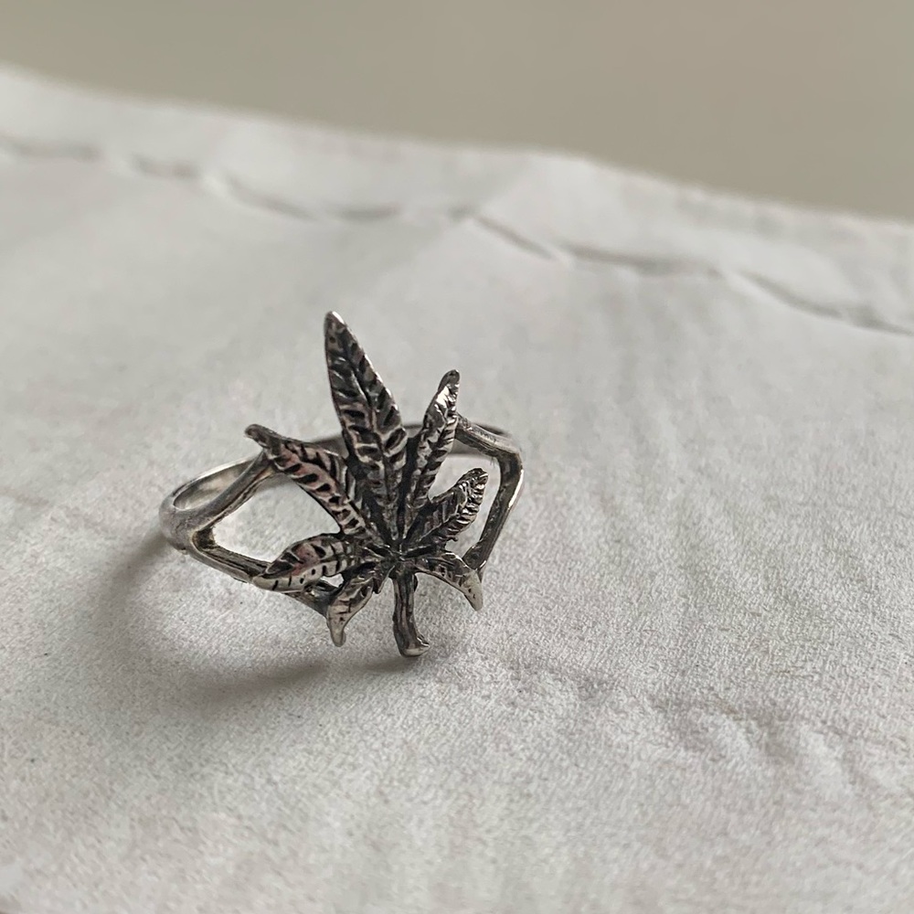 Pot leaf ring - Picture 2 of 4
